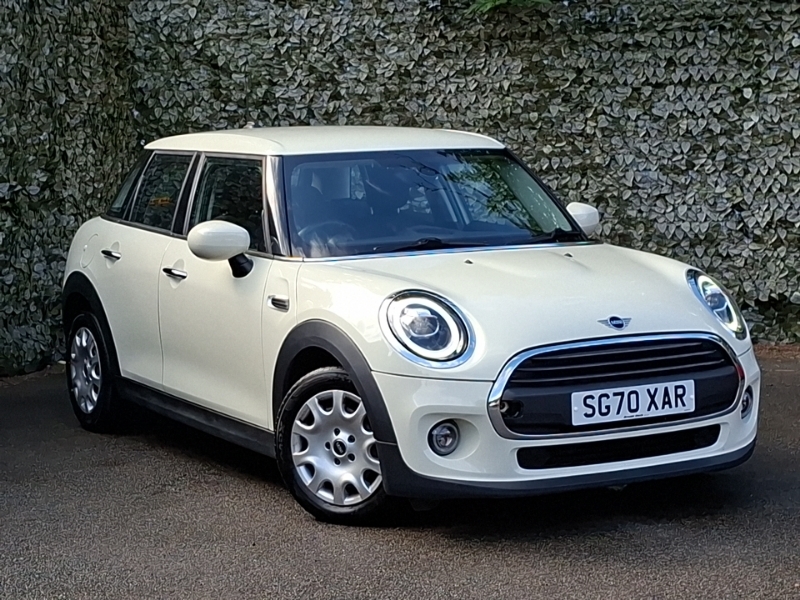 Mini Hatch 1.5 One Classic II Comfortnav Pack White