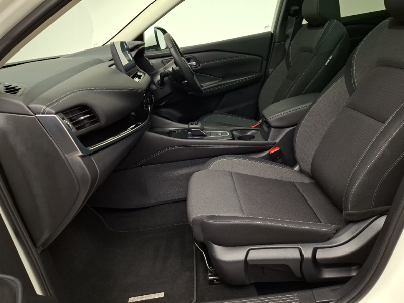 Nissan Qashqai 1.3 Dig-t Mh 158 N-connecta Xtronic White #5