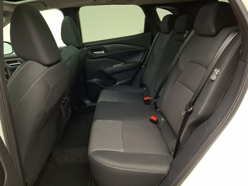 Nissan Qashqai 1.3 Dig-t Mh 158 N-connecta Xtronic White #6