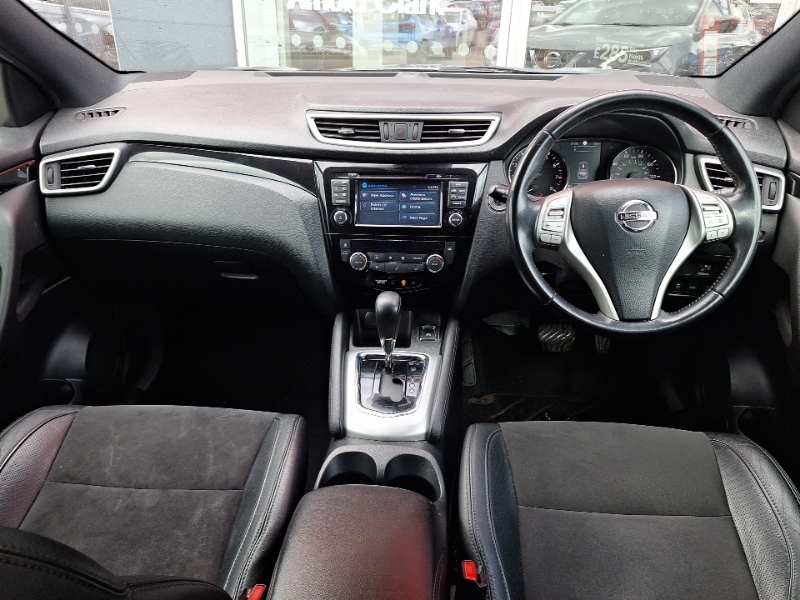 Nissan Qashqai Hatchback Black #3