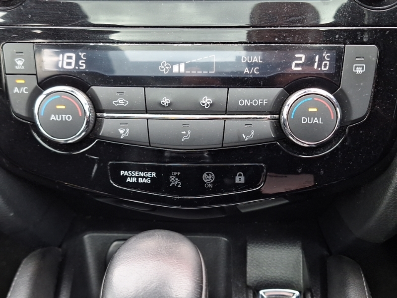 Nissan Qashqai Hatchback Black #17