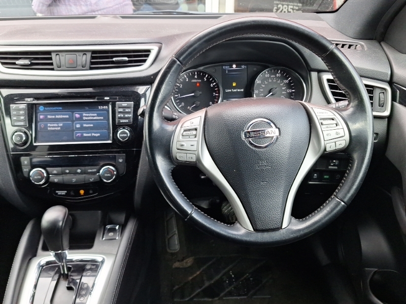 Nissan Qashqai Hatchback Black #8