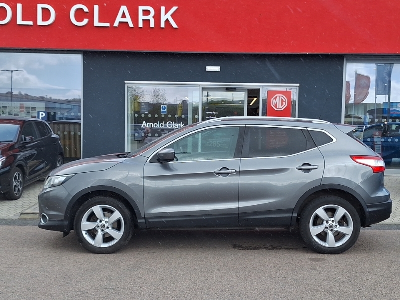 Nissan Qashqai Hatchback Black #4
