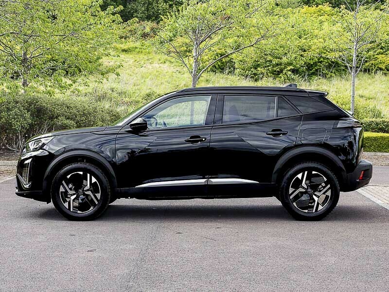 Peugeot 2008 1.2 Puretech Allure Black #4