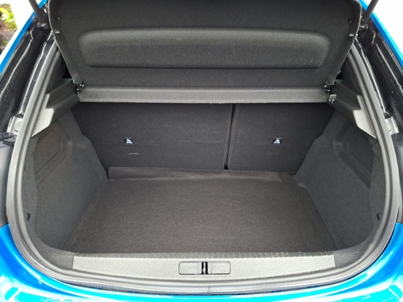 Peugeot 208 Allure Red #18