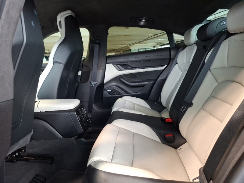 Porsche Taycan 500Kw Turbo 93Kwh Black #6