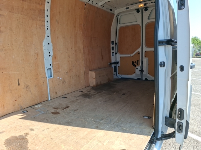 Renault Master Lm35 Blue Dci 135 Advance Medium Roof Van White #6