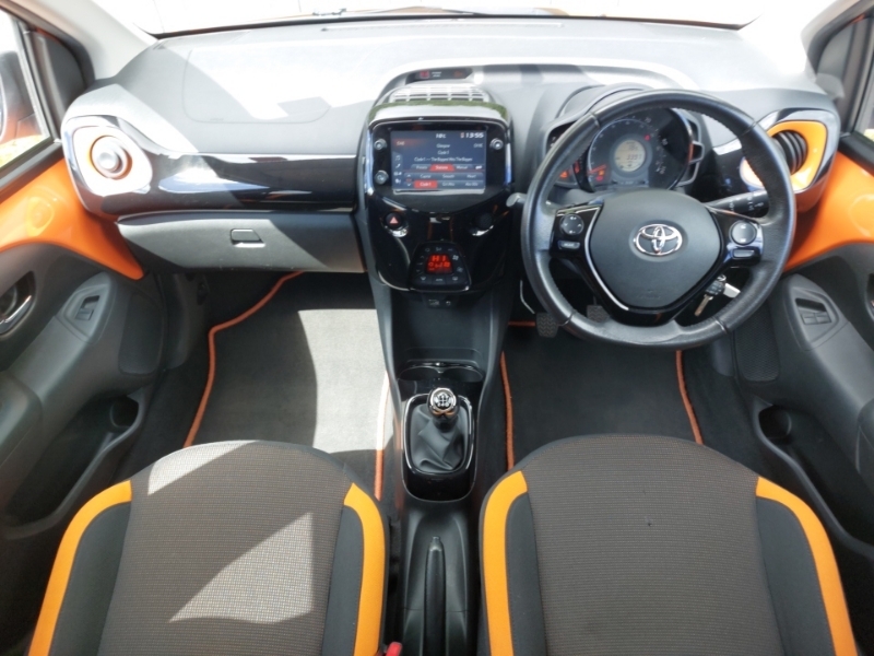 Toyota Aygo 1.0 Vvt-i X-cite 6 Orange #2