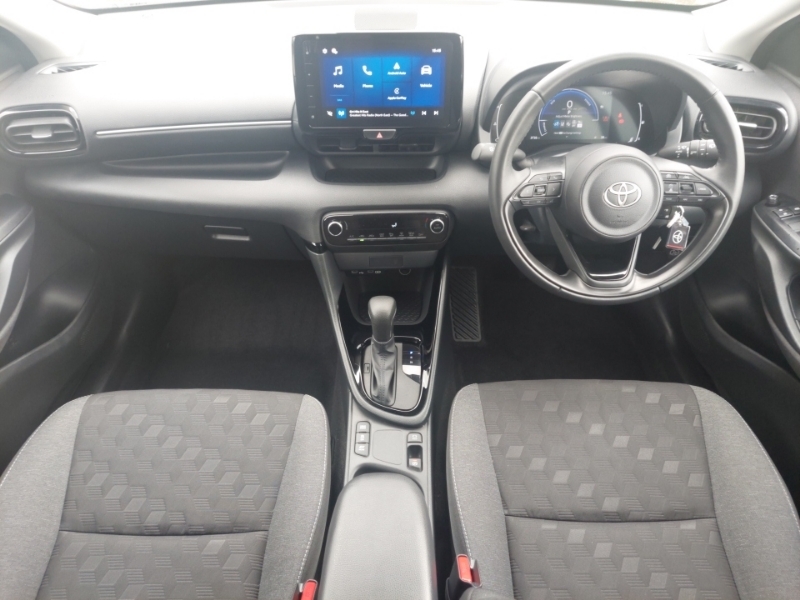 Toyota Yaris 1.5 Hybrid Design Cvt NL75MVR White #3