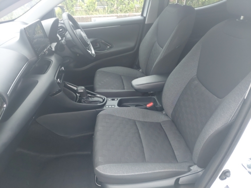 Toyota Yaris 1.5 Hybrid Design Cvt NL75MVR White #5