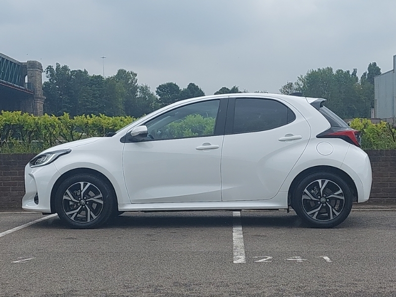 Toyota Yaris 1.5 Hybrid Design Cvt NL75MVR White #4