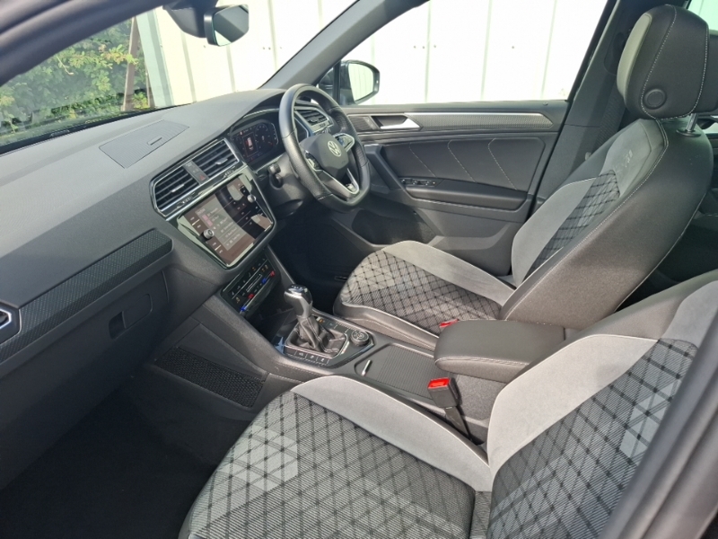 Volkswagen Tiguan 2.0 Tsi 4Motion R-line Dsg ND22CCU Black #5