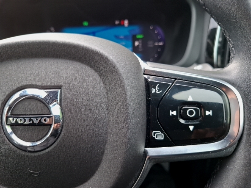 Volvo XC60 Xc60 R-design B5 Mhev Awd White #13