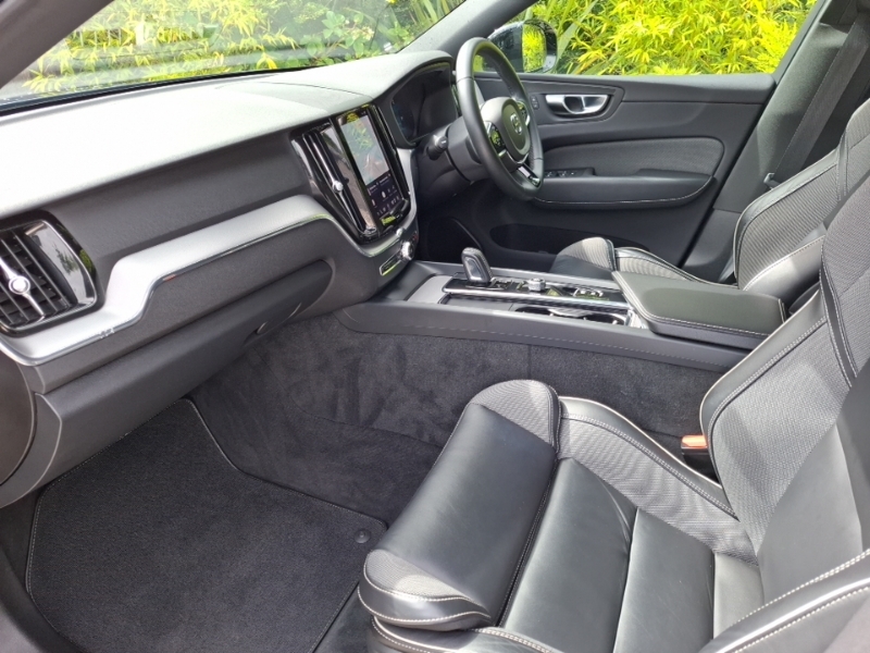 Volvo XC60 2.0 T6 Recharge Phev R Design Awd Blue #5