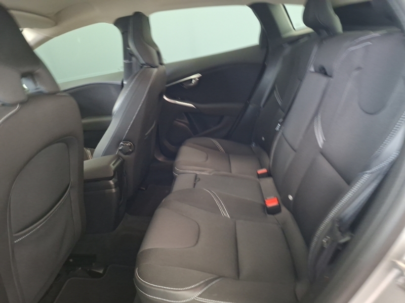 Volvo V40 T2 122 Momentum Nav Plus Silver #6