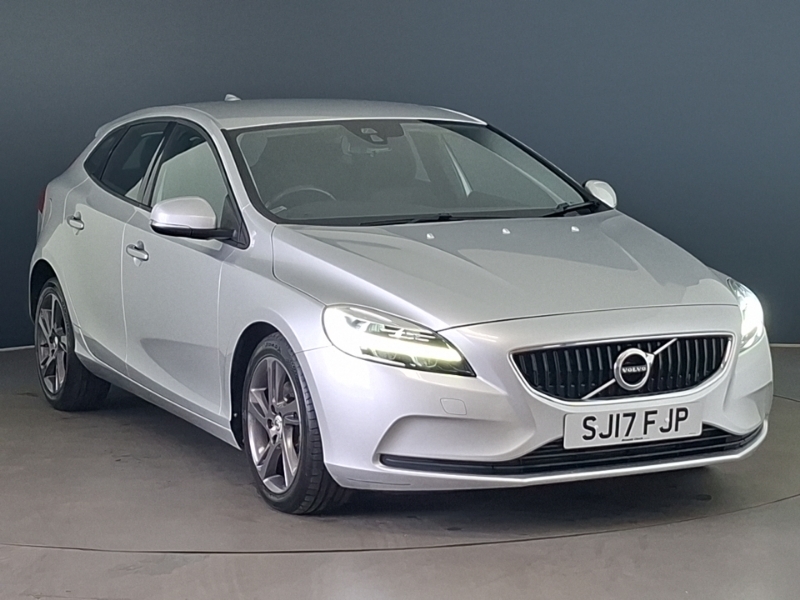 Volvo V40 T2 122 Momentum Nav Plus Silver