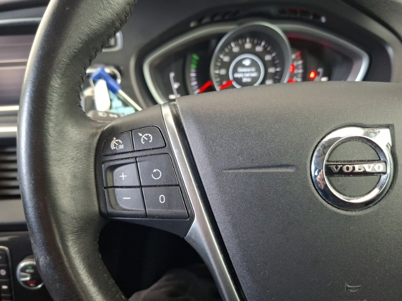 Volvo V40 Volvo Hatchback D2 120 R Design Nav Red #12