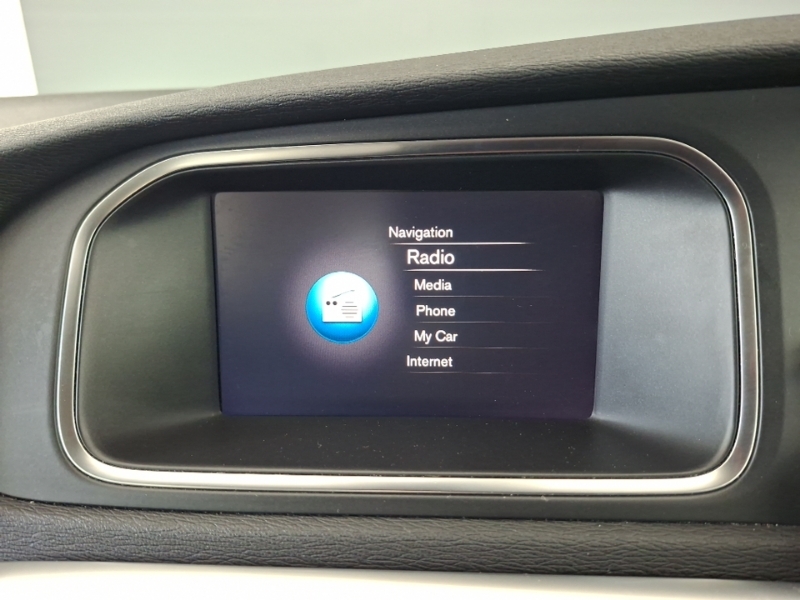 Volvo V40 Volvo Hatchback D2 120 R Design Nav Red #9