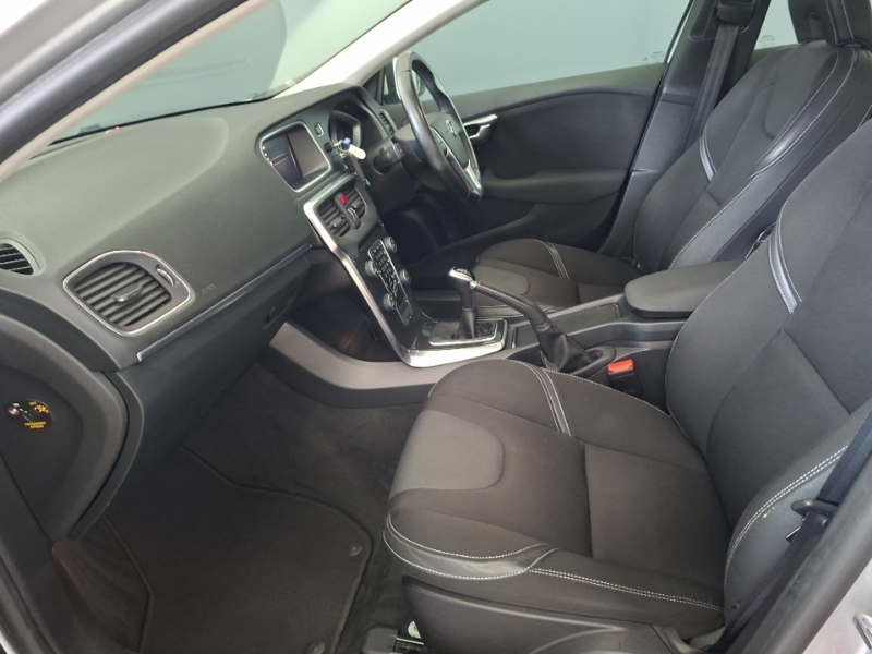 Volvo V40 T2 122 Momentum Nav Plus Silver #5