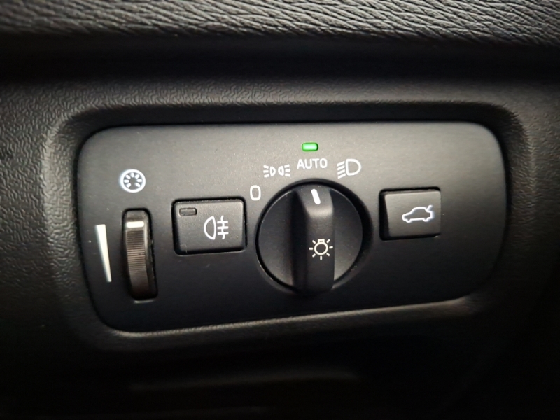 Volvo V40 Volvo Hatchback D2 120 R Design Nav Red #16
