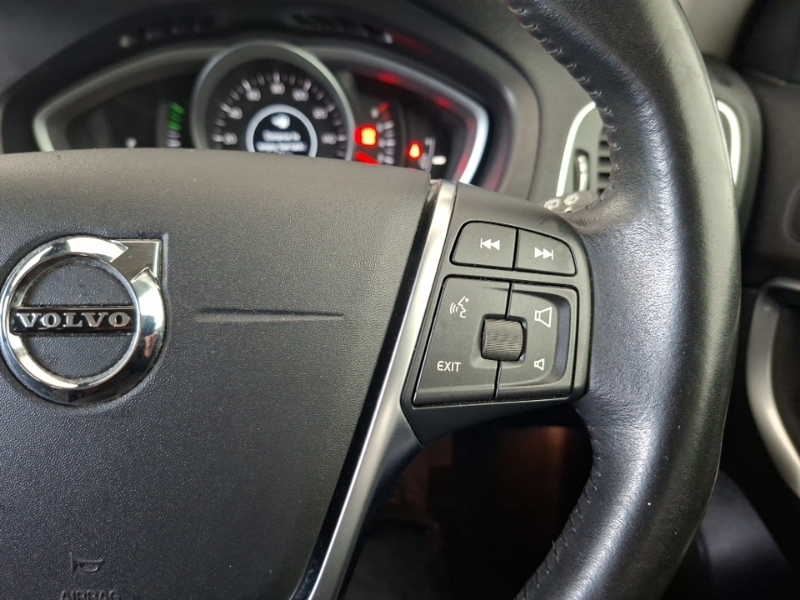 Volvo V40 Volvo Hatchback D2 120 R Design Nav Red #13