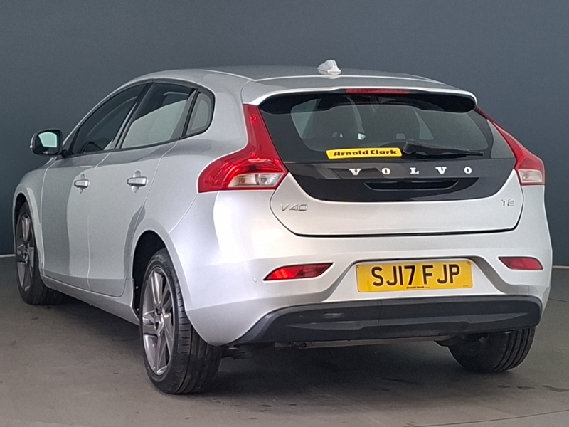 Volvo V40 T2 122 Momentum Nav Plus Silver #2