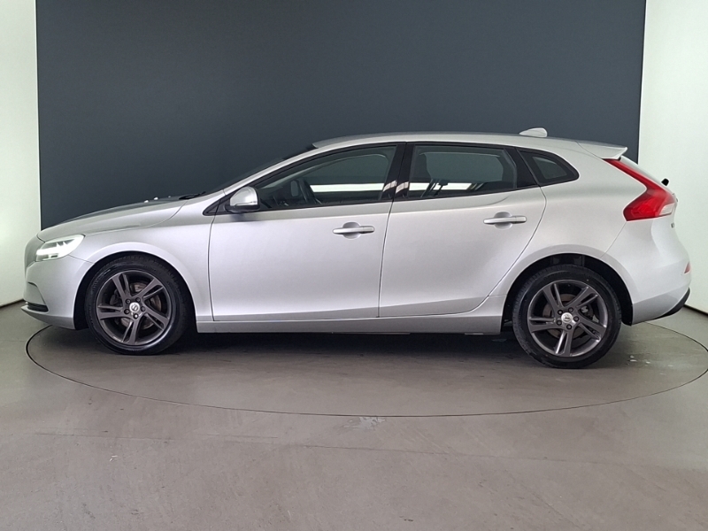 Volvo V40 T2 122 Momentum Nav Plus Silver #4