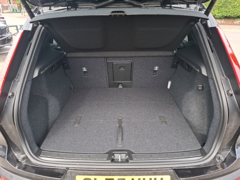 Volvo XC40 2.0 B3p Plus Dark Estate Blue #18