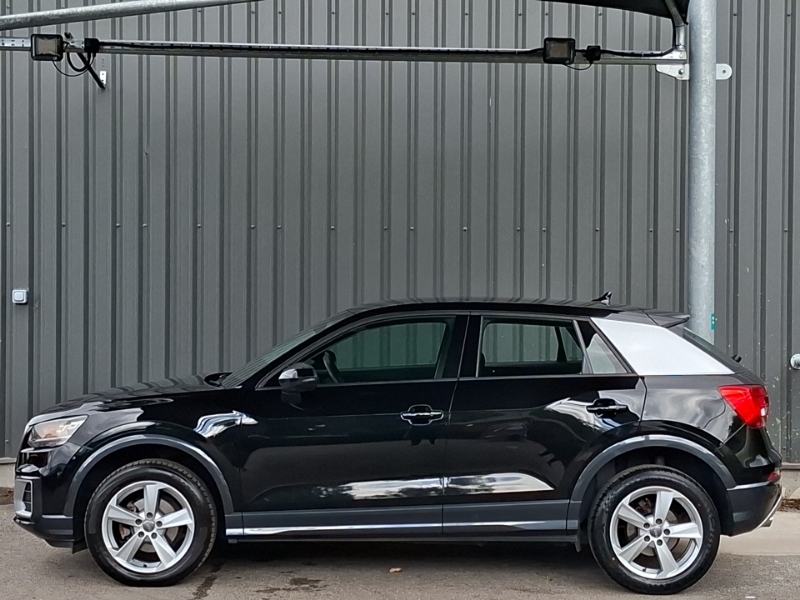 Audi Q2 30 Tdi Sport Black #4