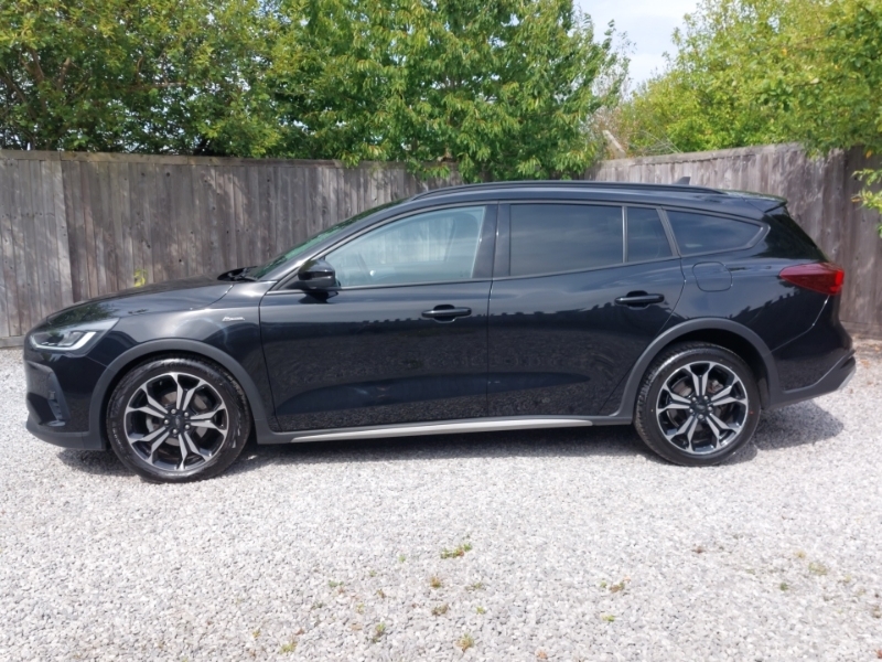 Ford Focus 1.5 Ecoblue Active Vignale Black #4