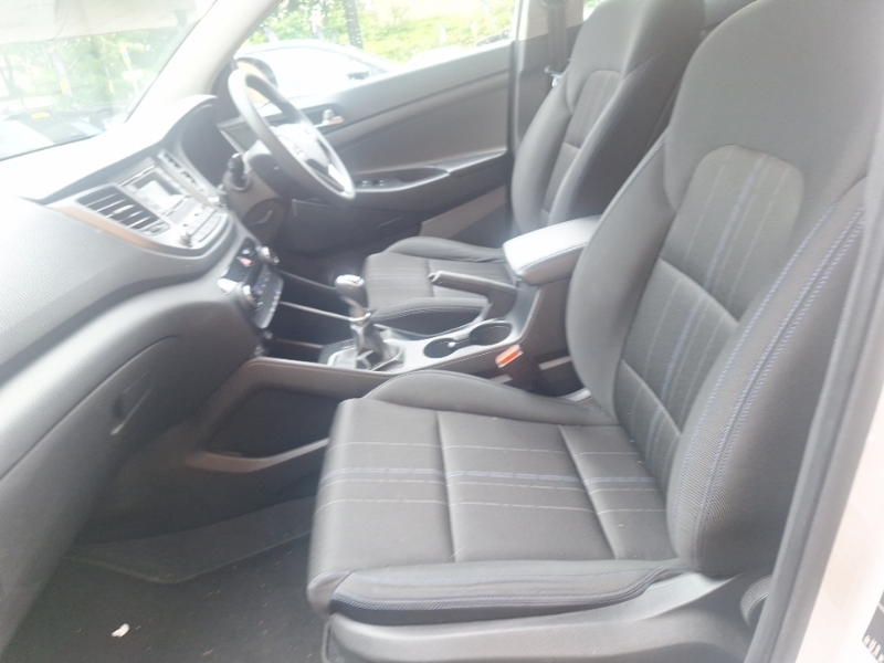 Hyundai Tucson 1.7 Crdi Blue Drive S 2Wd White #5