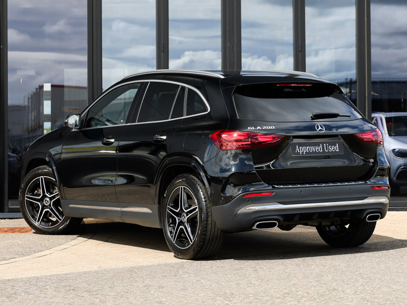Mercedes-Benz GLA Class Gla 200 Amg Line Executive Black #2