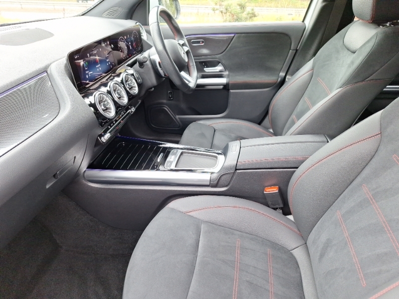 Mercedes-Benz GLA Class Gla 200 Amg Line Executive White #5