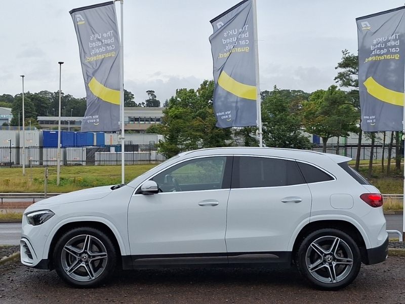 Mercedes-Benz GLA Class Gla 200 Amg Line Executive White #4