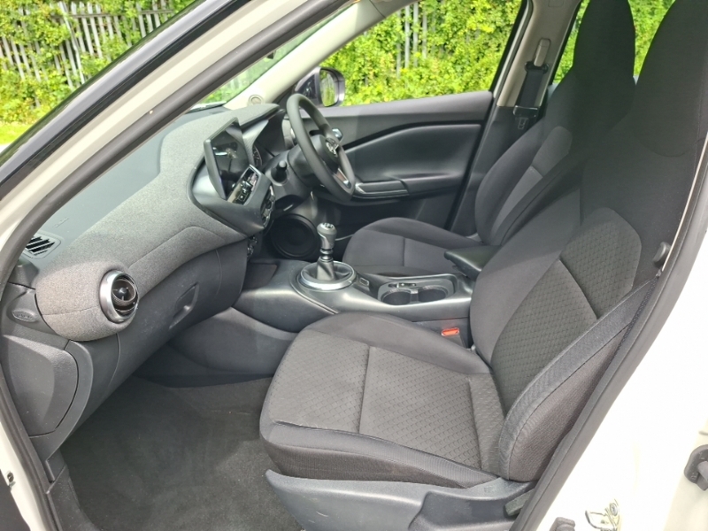 Nissan Juke 1.0 Dig-t Acenta Premium White #5