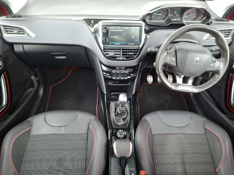 Peugeot 2008 1.2 Puretech 130 Gt Line Red #3