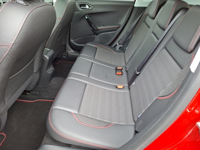 Peugeot 2008 1.2 Puretech 130 Gt Line Red #6