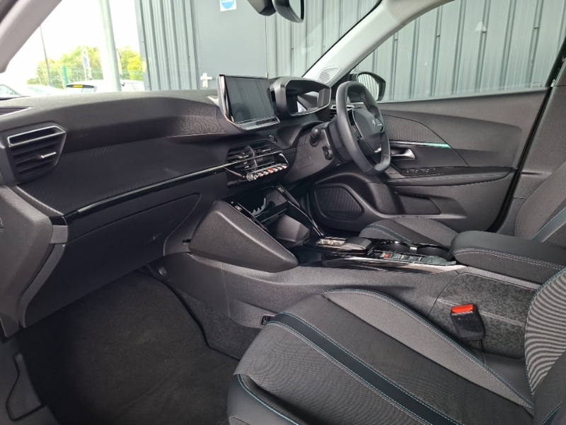 Peugeot e-2008 100Kw Allure Premium 50Kwh Black #5