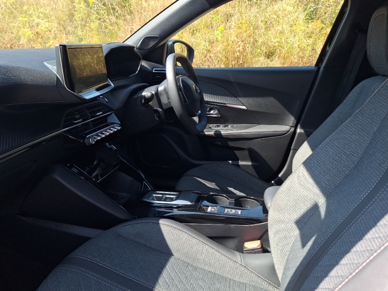 Peugeot e-2008 100Kw Allure 50Kwh Black #5