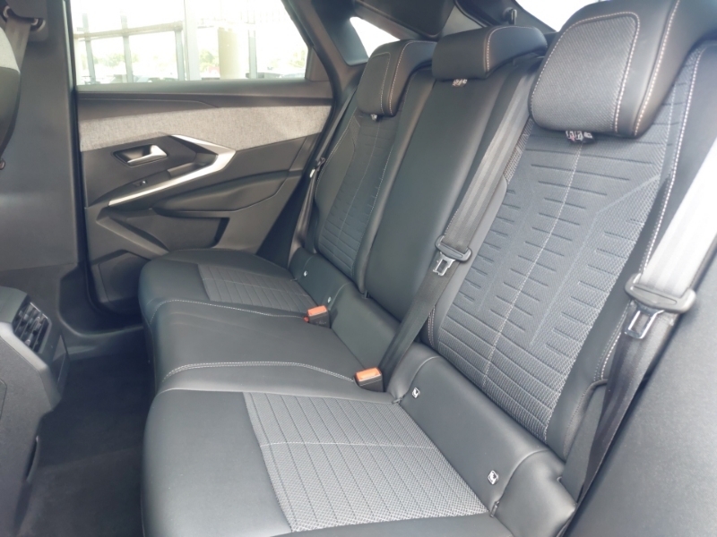 Peugeot 3008 157Kw Allure 73Kwh Black #5