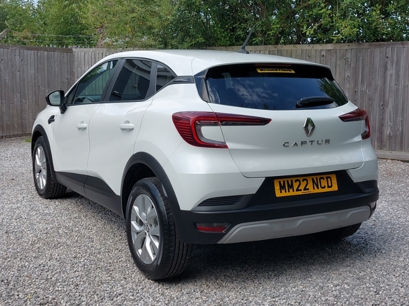 Renault Captur 1.3 Tce 140 Iconic Edition White #2
