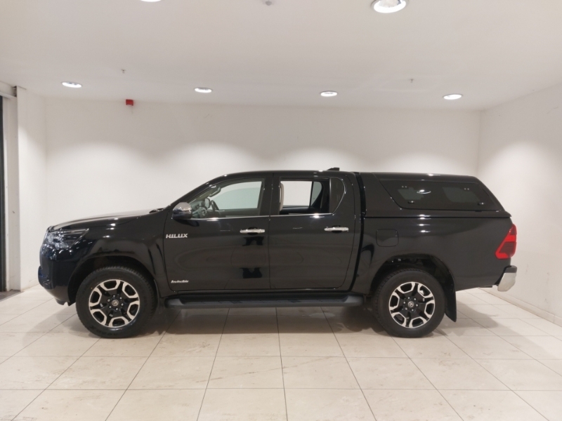 Toyota HILUX Invincible Dcab Pick Up 2.8 D-4d Black #4