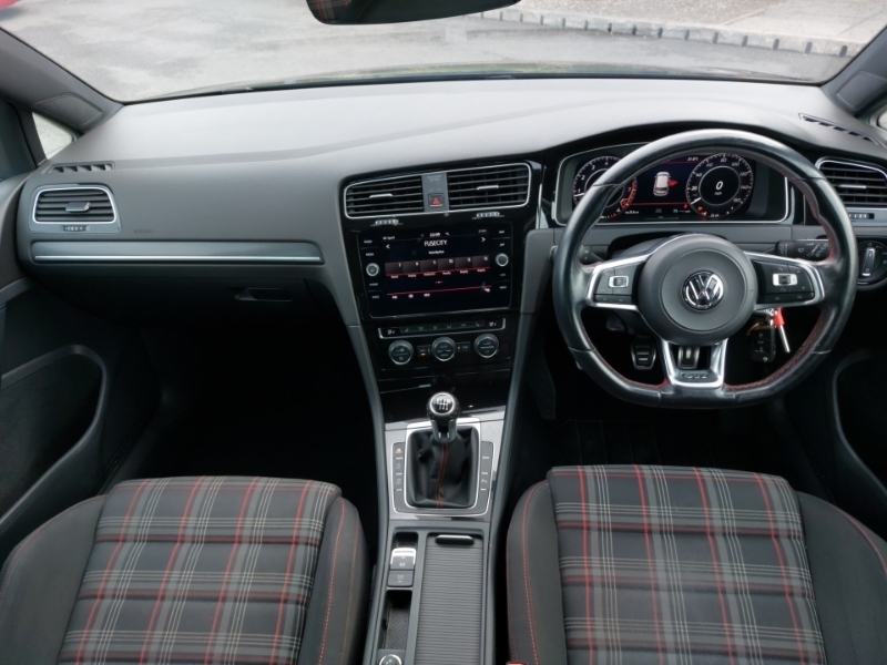 Volkswagen Golf 2.0 Tsi Gti Black #3