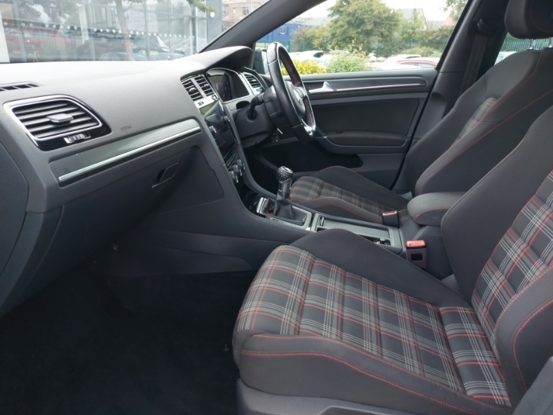 Volkswagen Golf 2.0 Tsi Gti Black #5