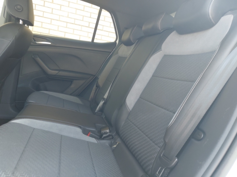 Volkswagen T-Cross 1.0 Tsi 110 R-line Dsg White #6