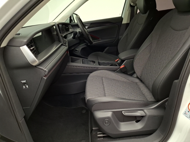 Volkswagen Tayron 1.5 Etsi Match Dsg7 7 Seat Area View White #5