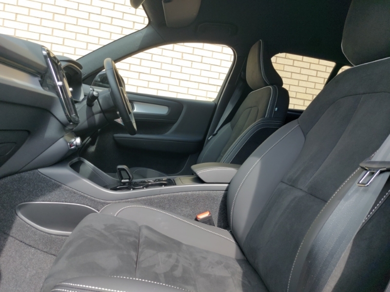 Volvo XC40 2.0 B4p Plus Dark Grey #5
