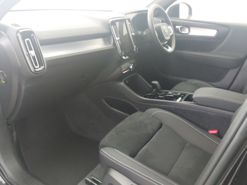 Volvo XC40 2.0 B4p Plus Black Edition Black #5