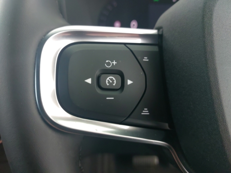 Volvo XC40 Plus, B4 Mild Hybrid, Dark White #12
