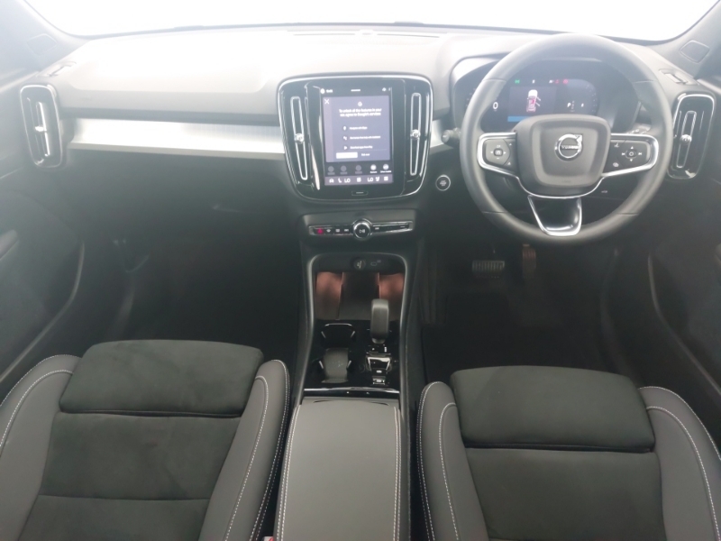 Volvo XC40 2.0 B4p Plus Black Edition Black #3
